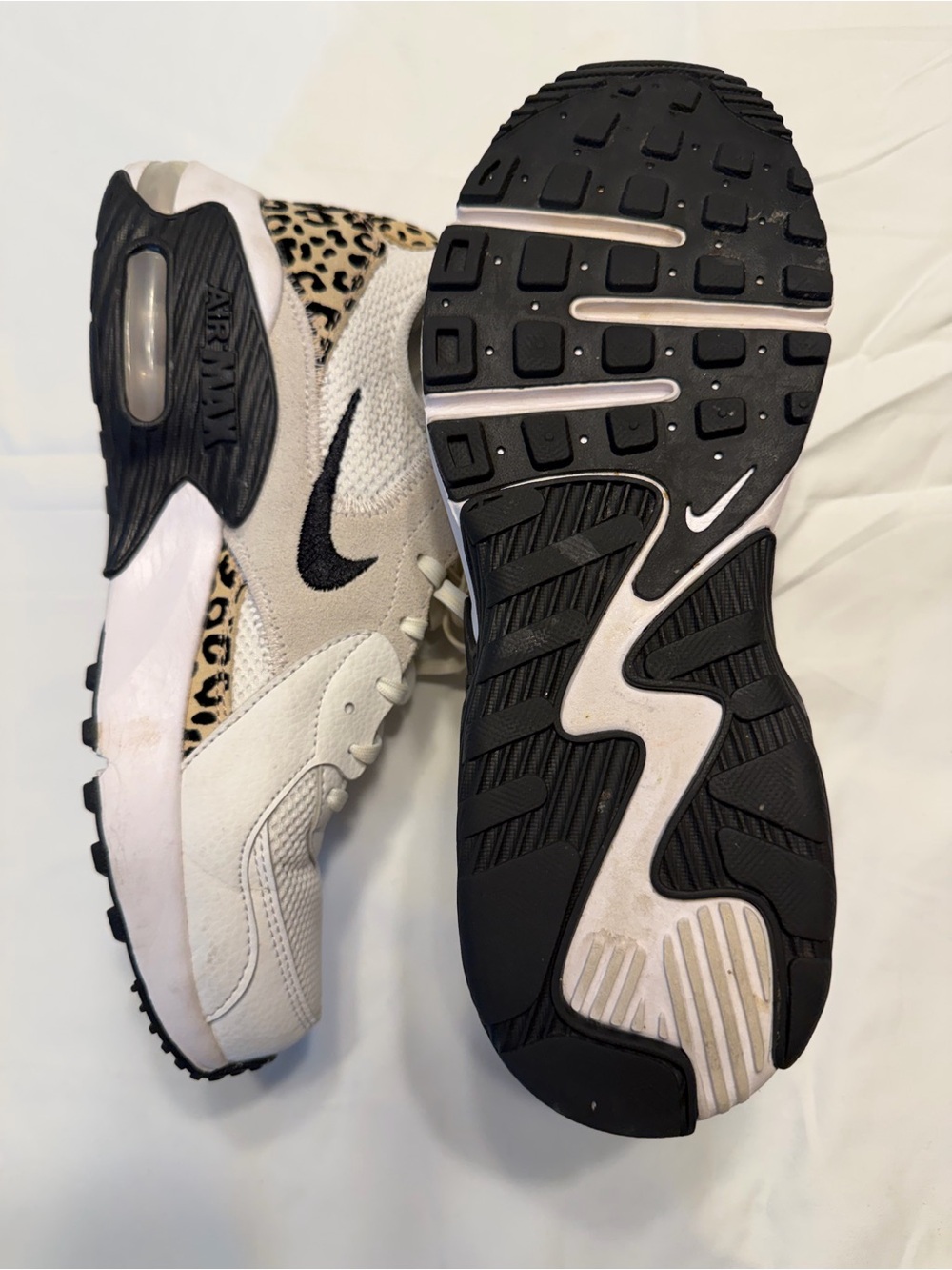 Nike Women's White Black Leopard Accent Air Max Sneakers 8.5